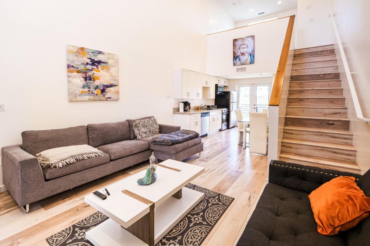 Chic 1-bed Hollywood Loft Iconic Sign Views & Private Parking Los Angeles