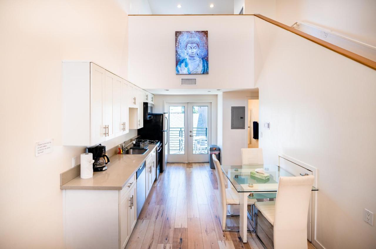 Chic 1-bed Hollywood Loft Iconic Sign Views & Private Parking * Los Angeles