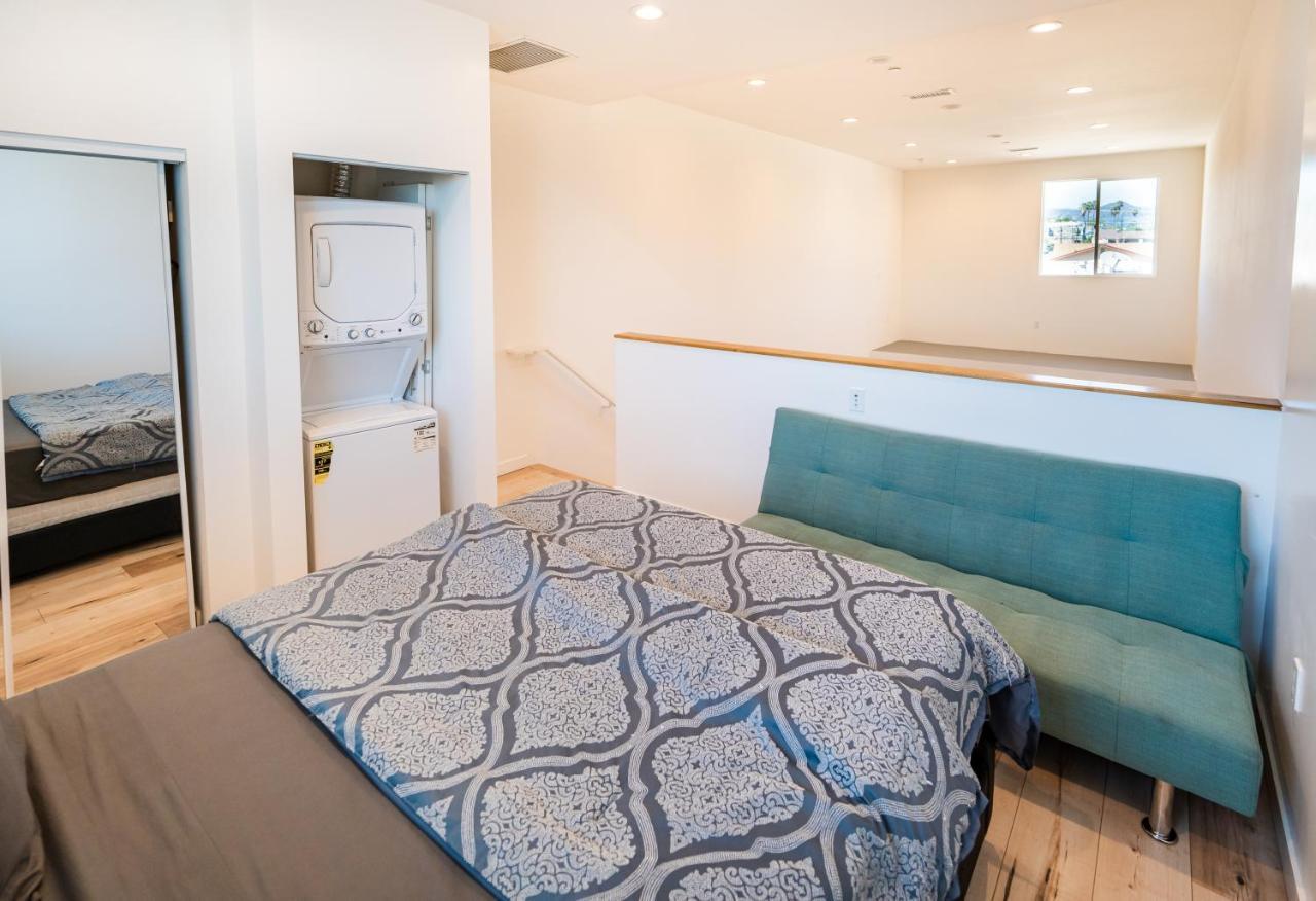 Chic 1-bed Hollywood Loft Iconic Sign Views & Private Parking Apartment Los Angeles