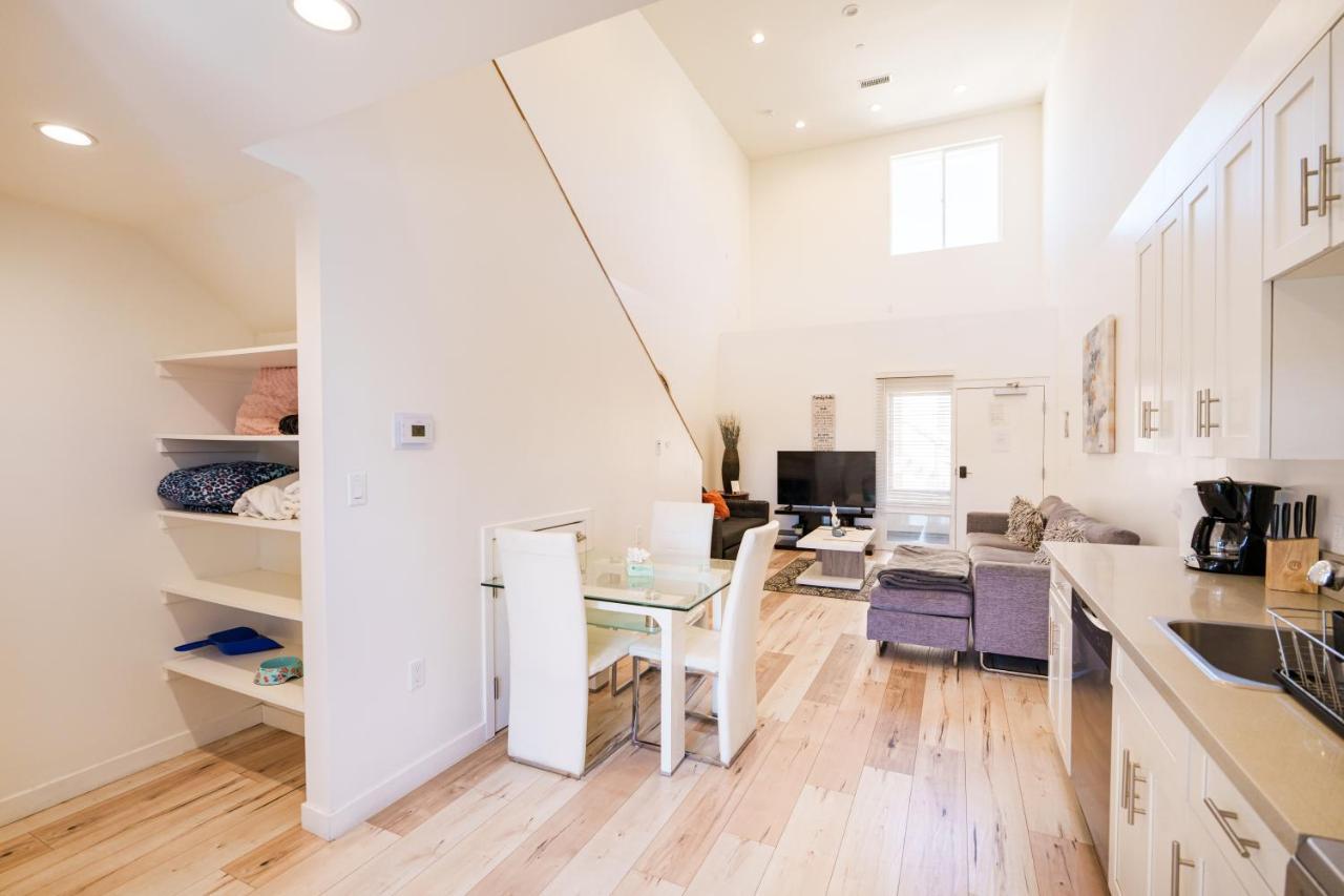 Chic 1-bed Hollywood Loft Iconic Sign Views & Private Parking Apartment *