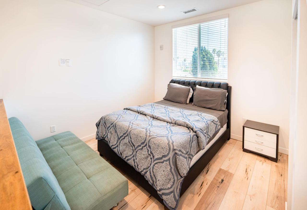 Chic 1-bed Hollywood Loft Iconic Sign Views & Private Parking * Los Angeles