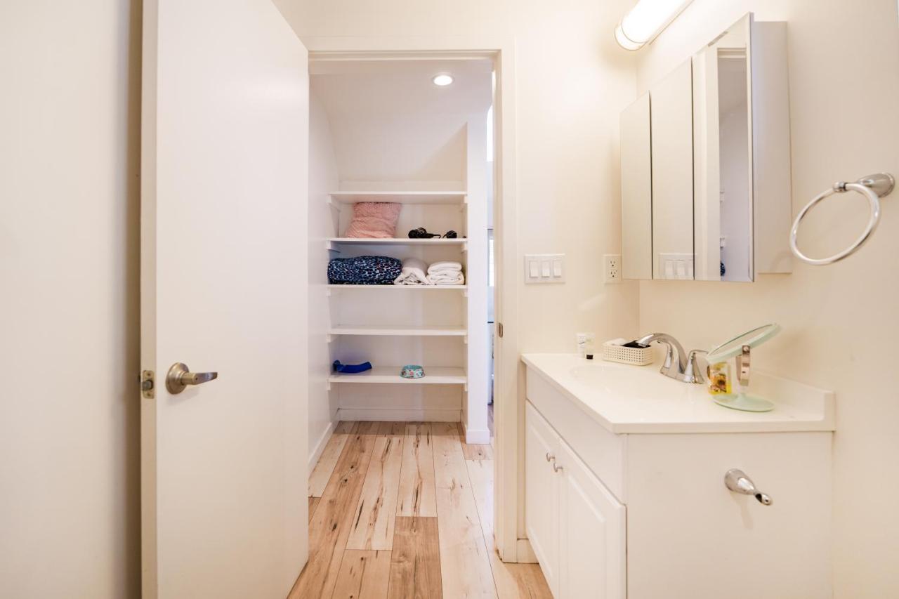 Chic 1-bed Hollywood Loft Iconic Sign Views & Private Parking Apartment