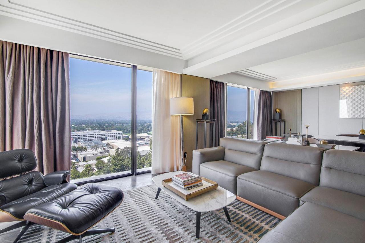 Sheraton Universal 4*
