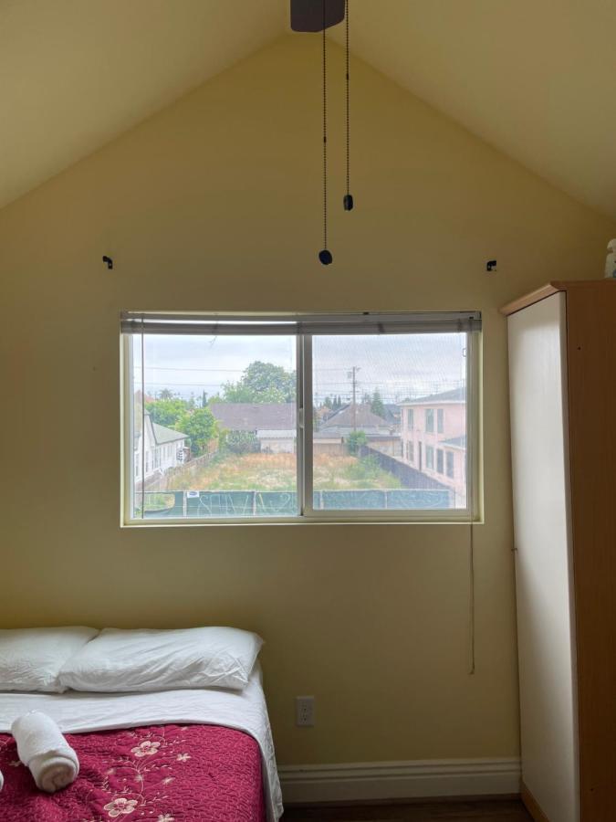 Usc Cozy Nook: Wi-fi, Ac & Fridge Near Downtown Los Angeles