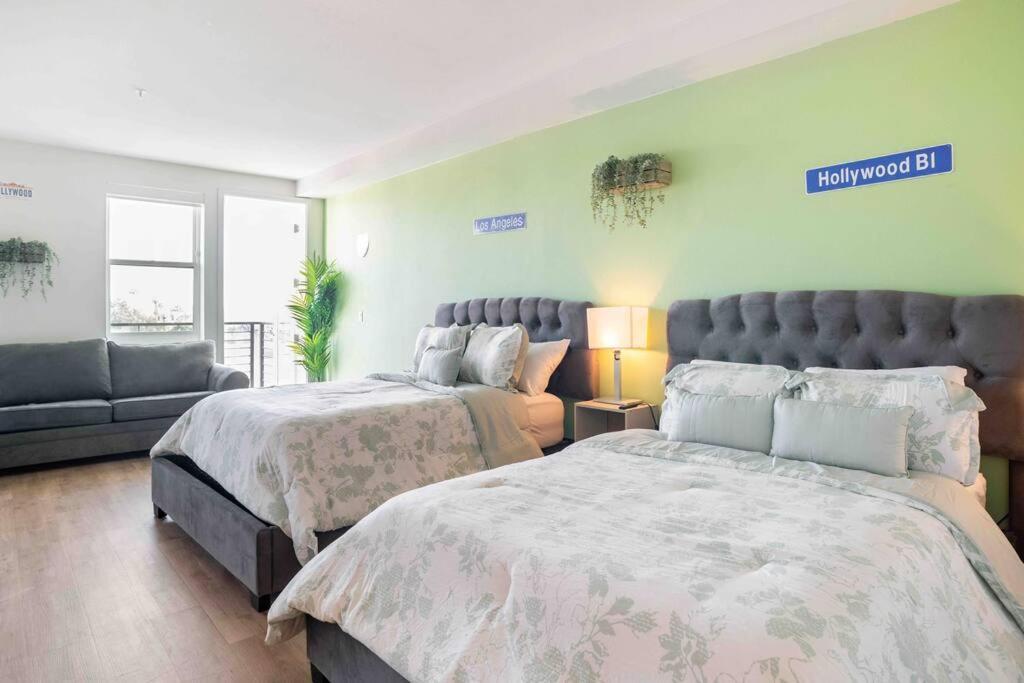 Deluxe W Balcony On Hollywood Walk Of Fame Apartment Los Angeles