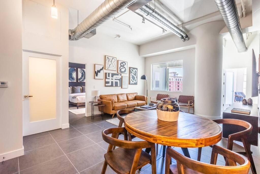 Apartment Experience Dtla 3bd 2 Bth Apt Los Angeles