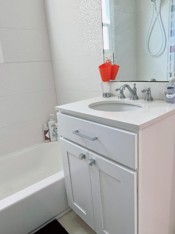 Hospedagem domiciliar Private With En-suite Bathroom And Private Entrance In A House