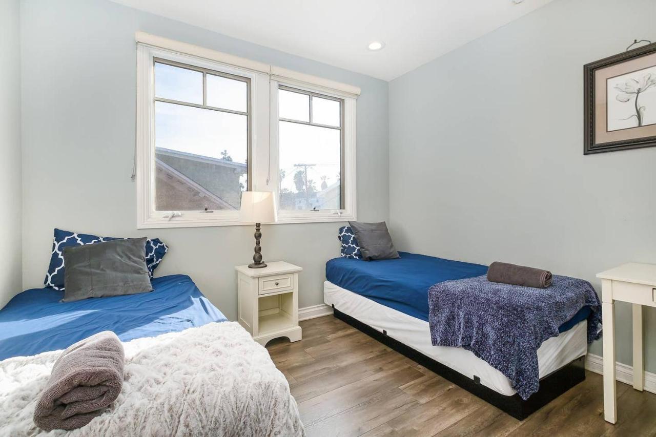 Stylish 4 Bedroom House Near Korea Town Holiday home Los Angeles