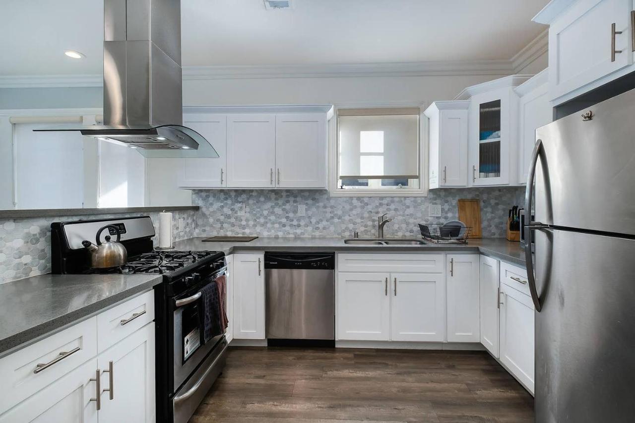 Stylish 4 Bedroom House Near Korea Town *