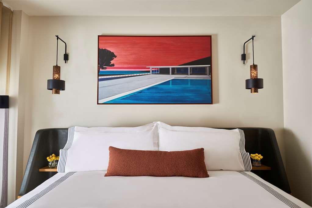 Hotel Hollywood Volume, A Tribute Portfolio Los Angeles