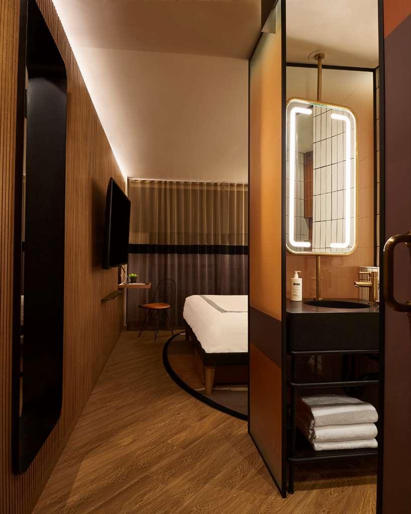 Hollywood Volume, A Tribute Portfolio Hotel