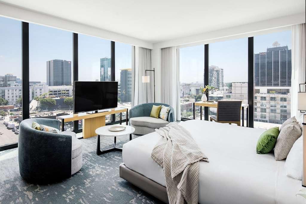 Dream Hollywood Hotel