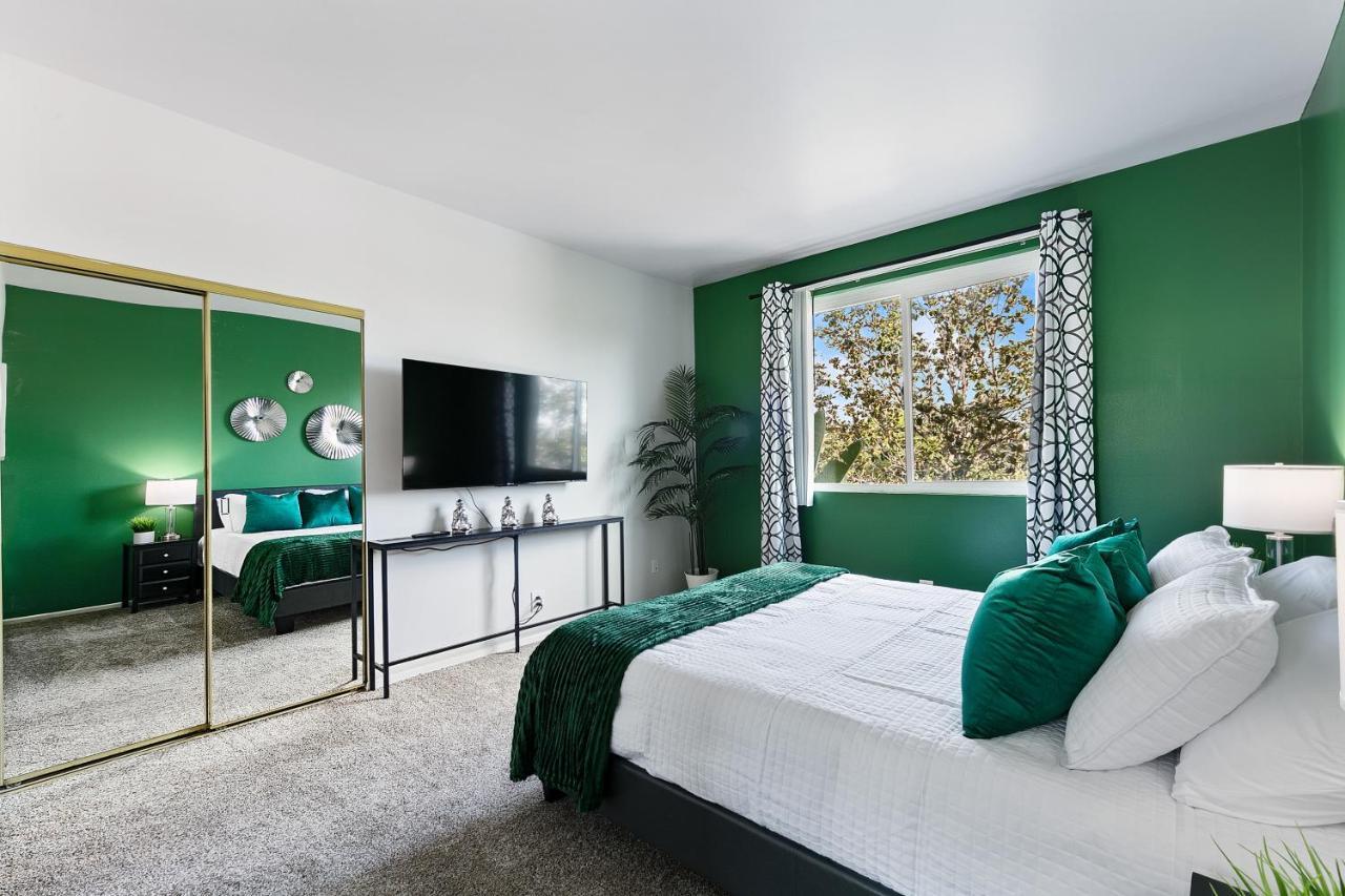 Beverly Hills Glamour Oasis 2 Bedroom With Parking 304 Los Angeles