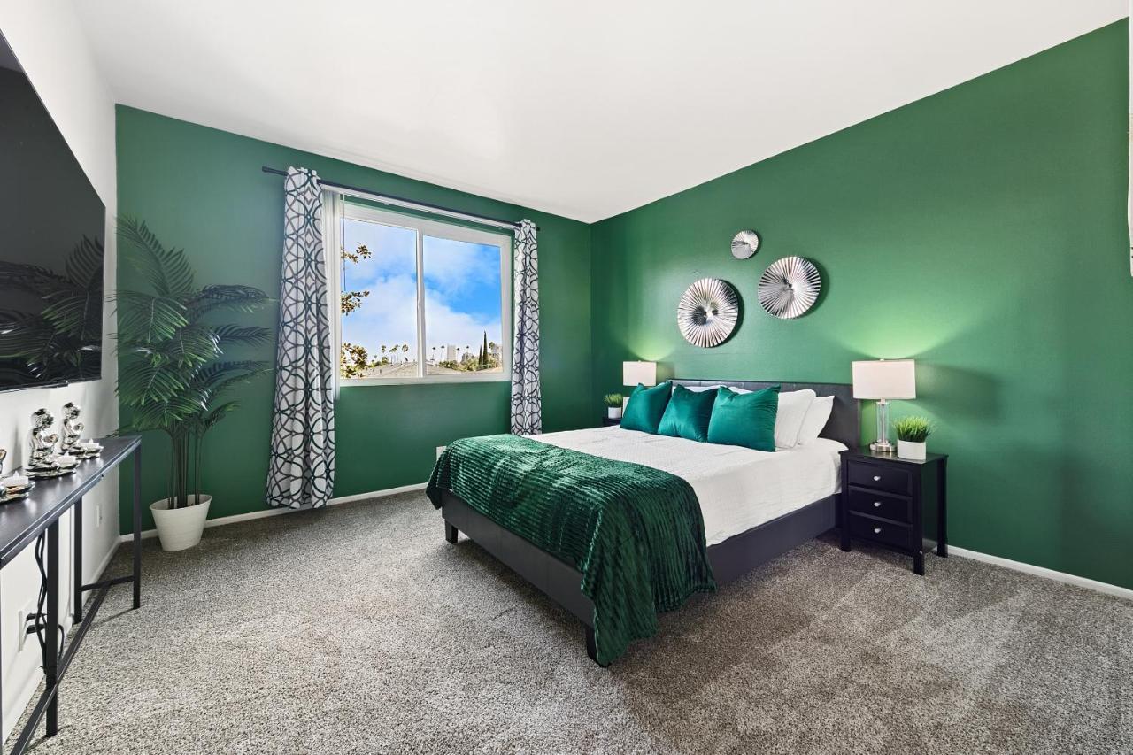 Beverly Hills Glamour Oasis 2 Bedroom With Parking 304
