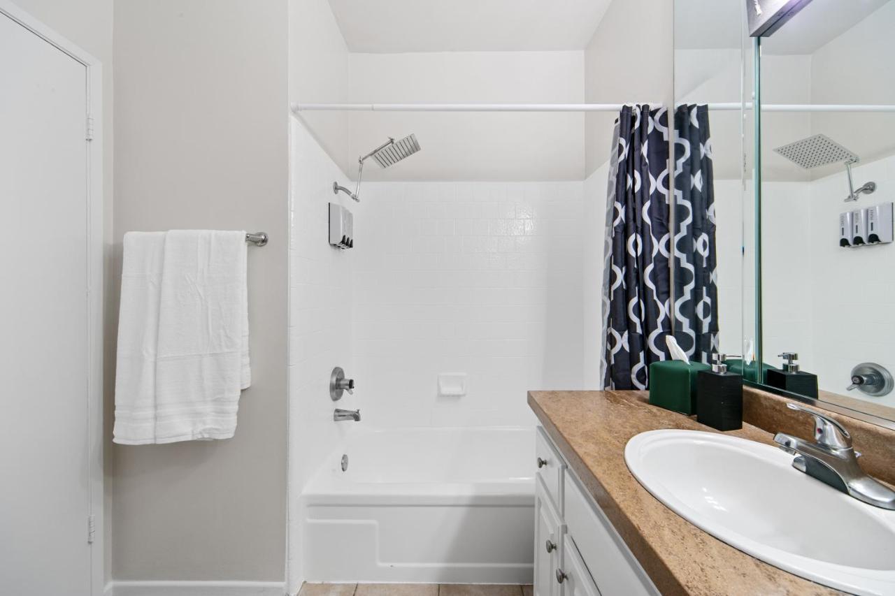 Beverly Hills Glamour Oasis 2 Bedroom With Parking 304 Los Angeles