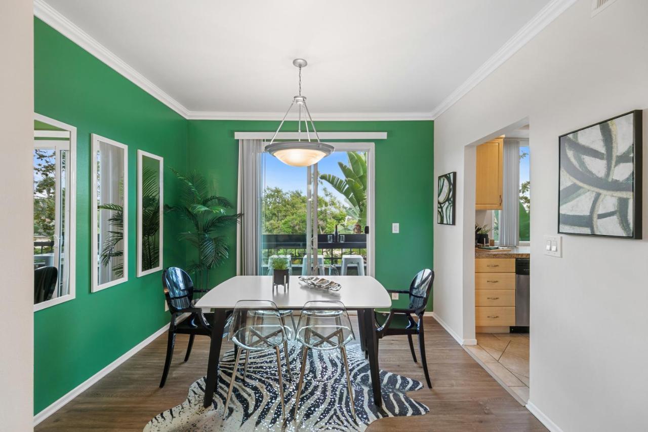 Beverly Hills Glamour Oasis 2 Bedroom With Parking 304
