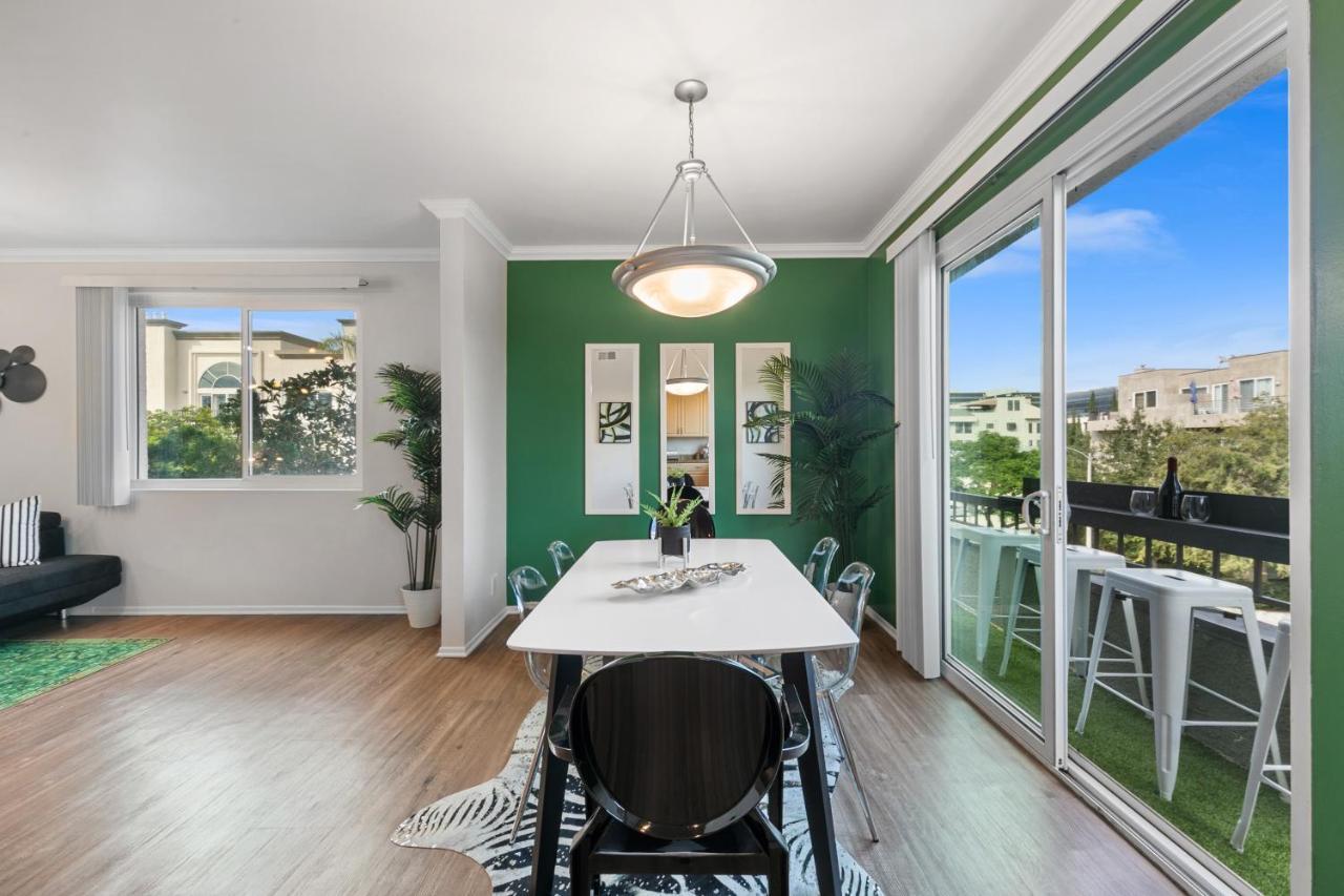 Beverly Hills Glamour Oasis 2 Bedroom With Parking 304