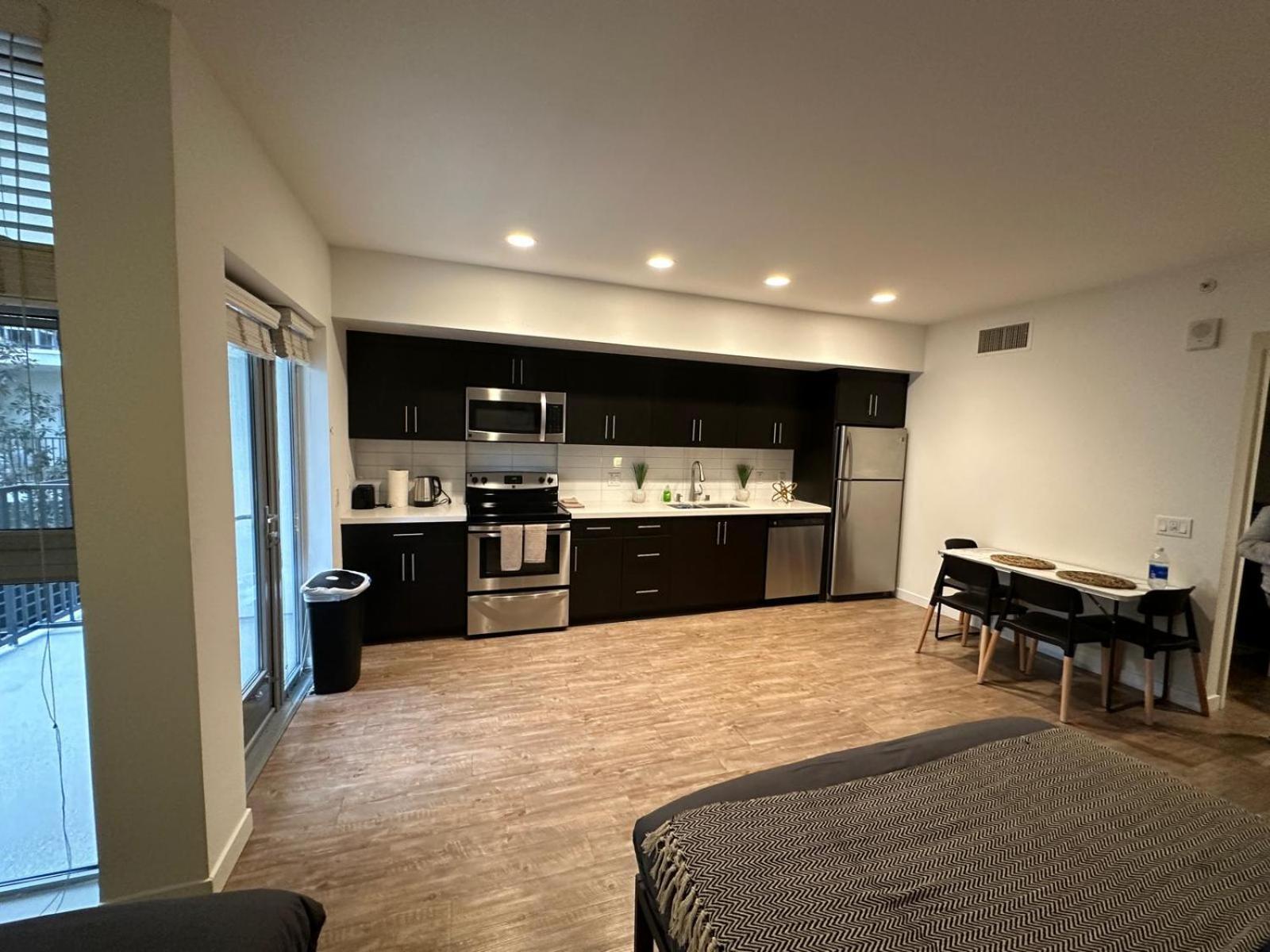 Hollywood Universal Free Parking Apartment