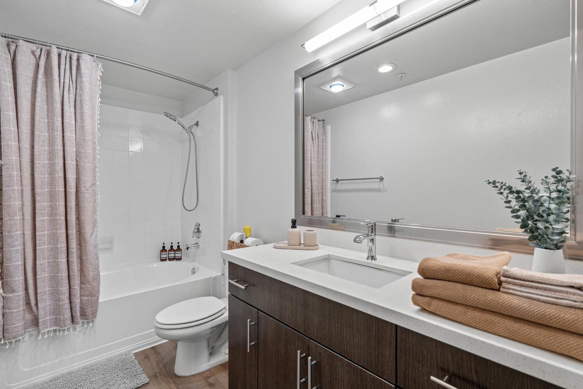 Spacious 2bdr In Marina Del Rey Apartment *