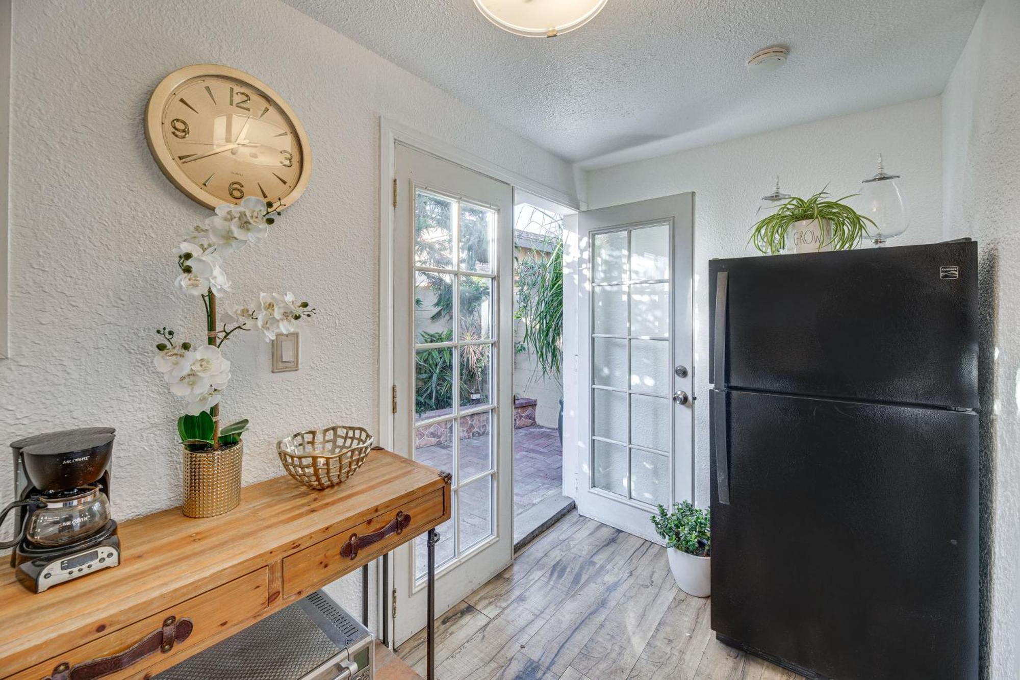 Angeles With Patio, 4 Mi To Downtown! * Los Angeles