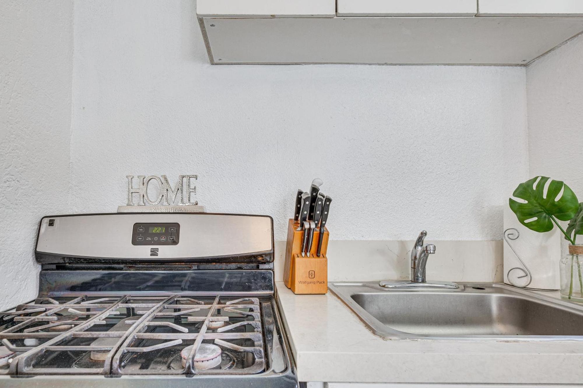 Apartment Angeles With Patio, 4 Mi To Downtown! Los Angeles