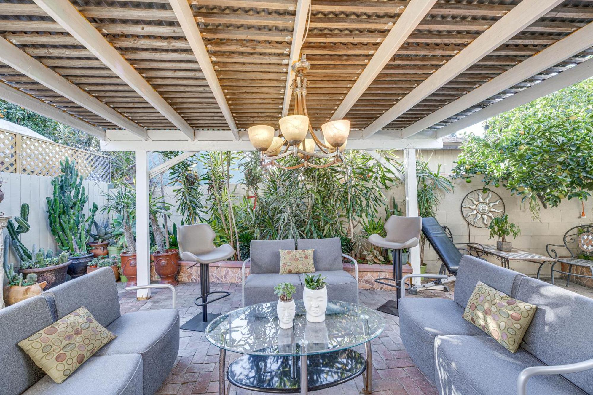 Angeles With Patio, 4 Mi To Downtown!