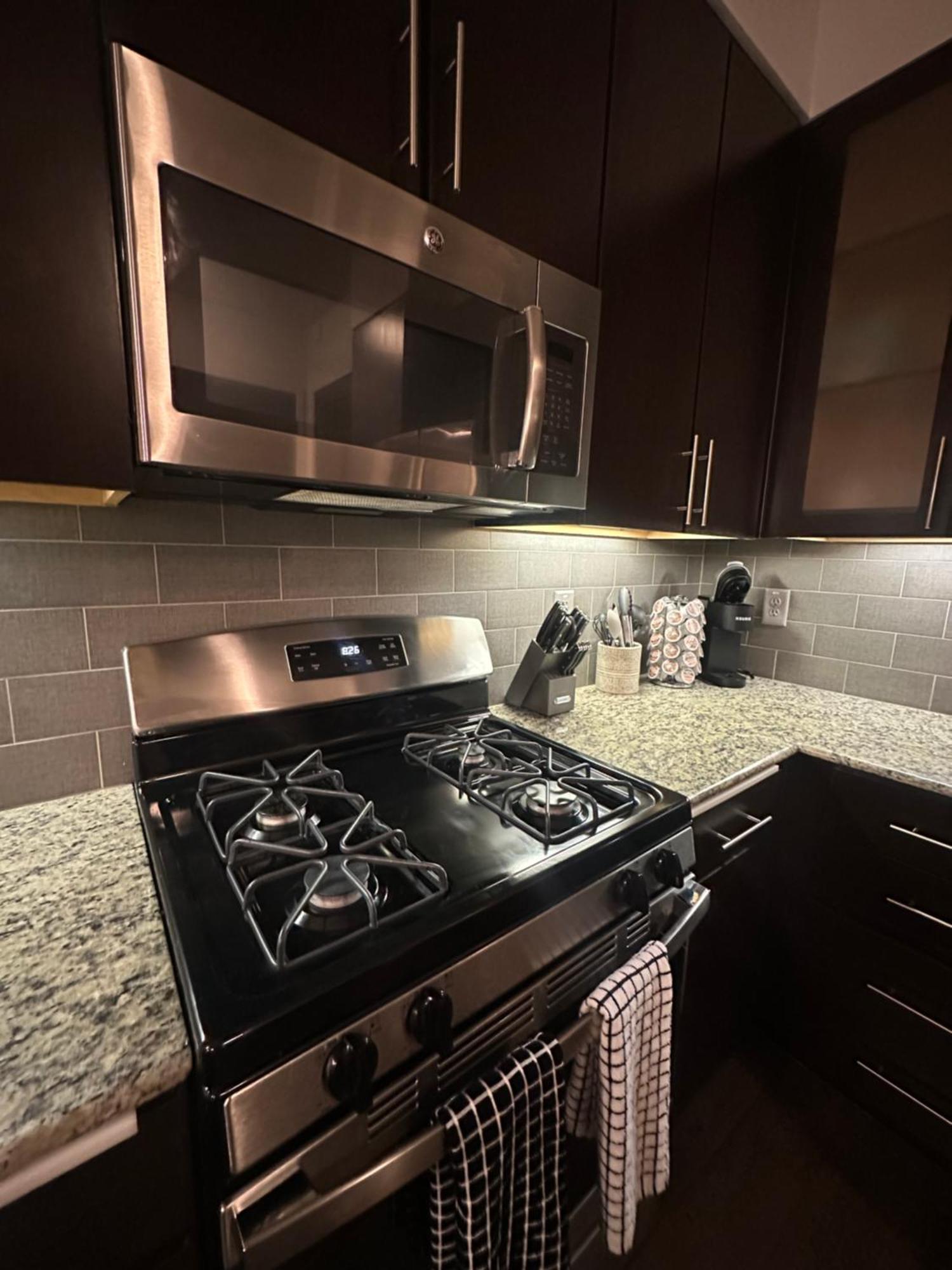 A-class Luxury 2 Bedrooms Apt In Woodland Hills Ca Apartment