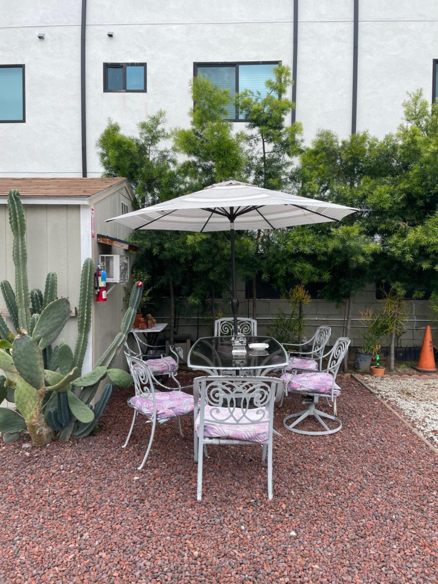 Usc Cozy Nook: Wi-fi, Ac & Fridge Near Downtown *