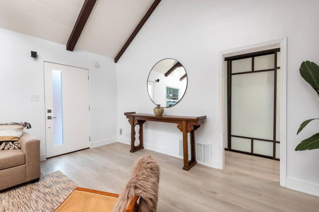 Luxurious Bel Air W/ Jacuzzi! 2bd 2ba Los Angeles