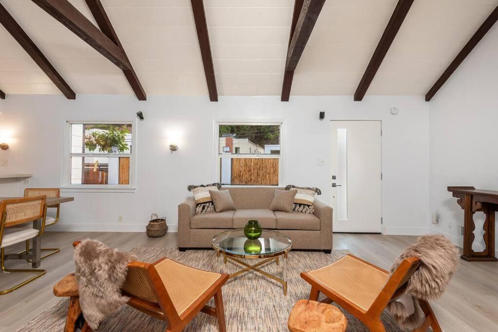 Apartment Luxurious Bel Air W/ Jacuzzi! 2bd 2ba *