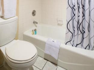 Hotel Canoga At Warner Center