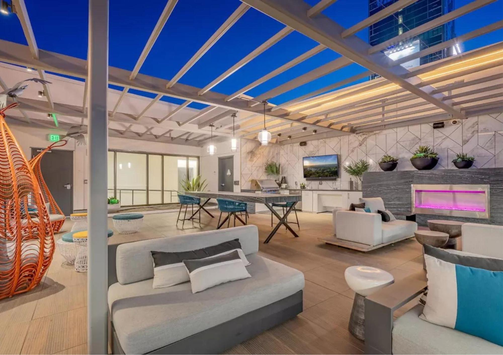 Modern Hollywood Sunset View & Free Parking * Los Angeles