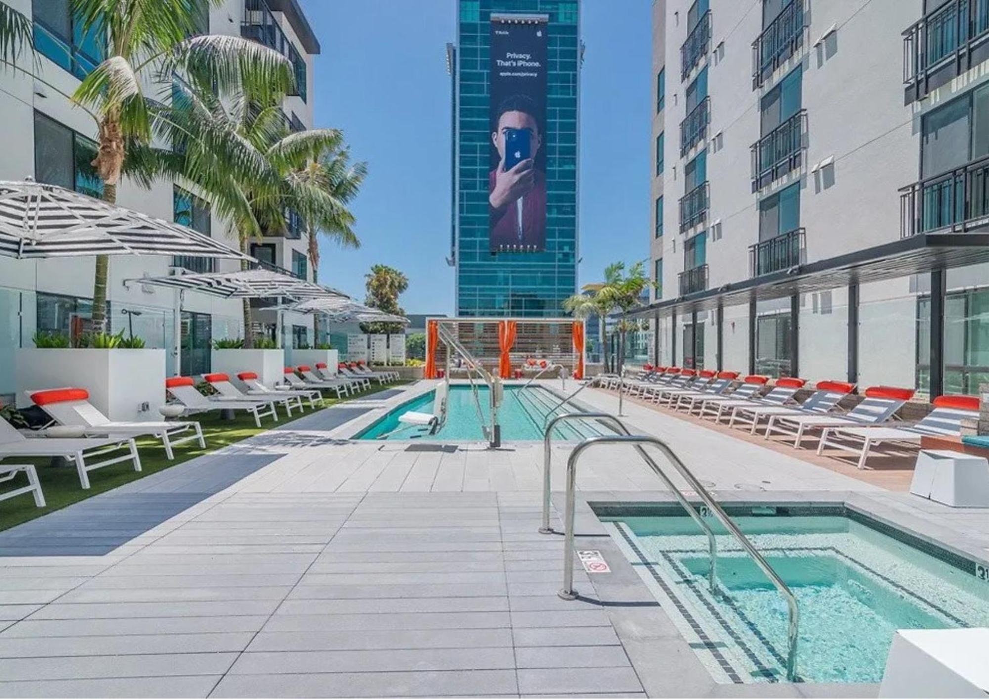 Modern Hollywood Sunset View & Free Parking