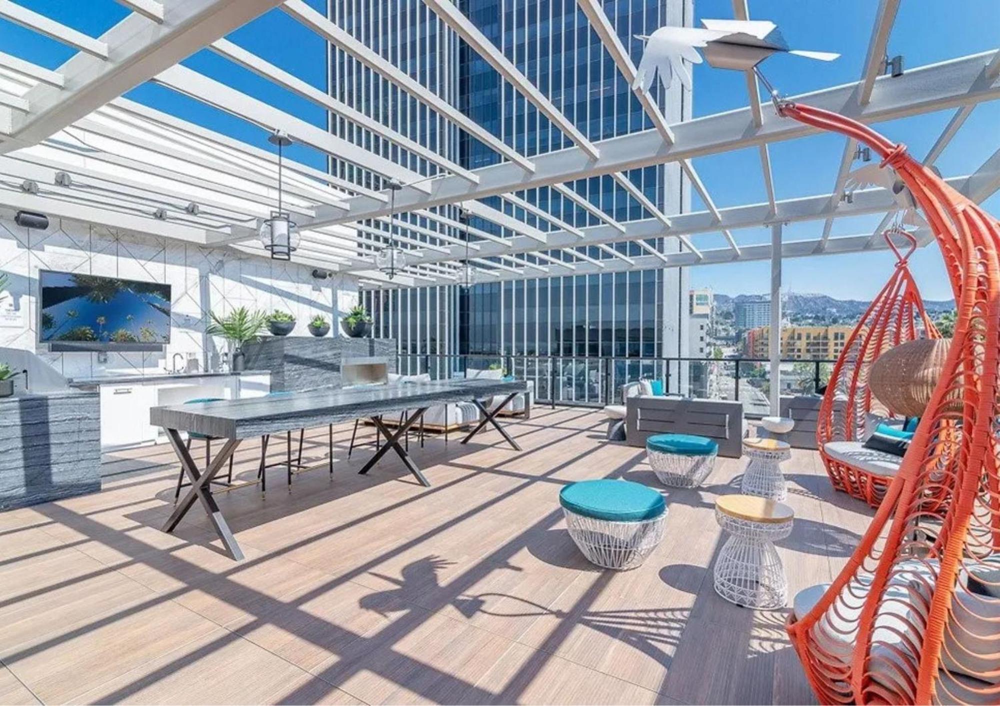 Modern Hollywood Sunset View & Free Parking Apartment Los Angeles