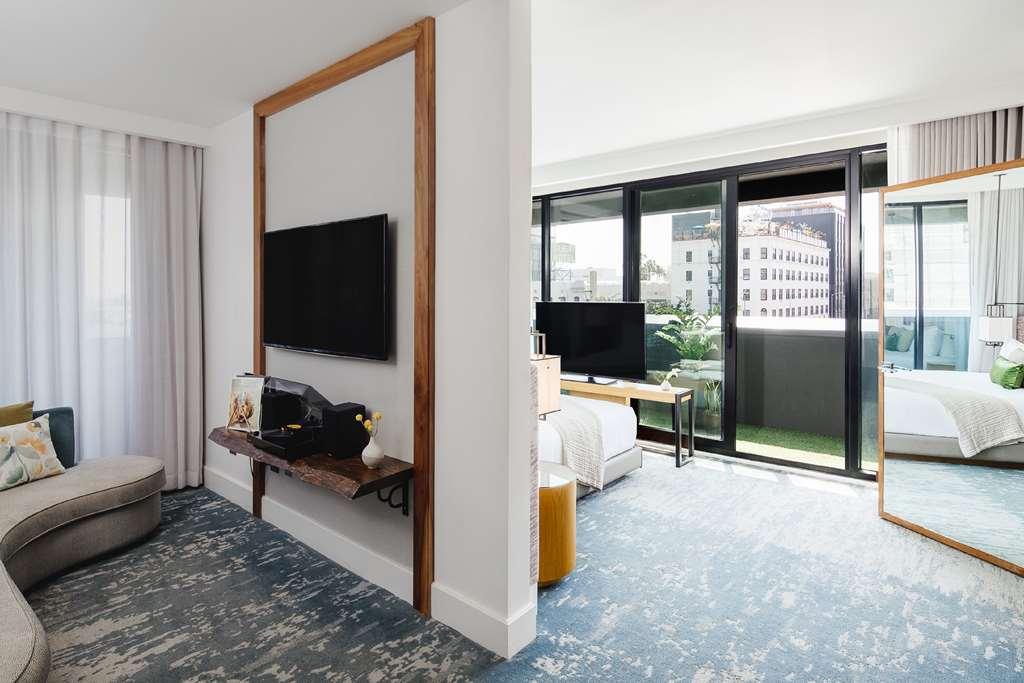 Dream Hollywood Hotel