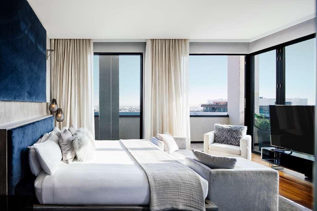 Dream Hollywood Hotel