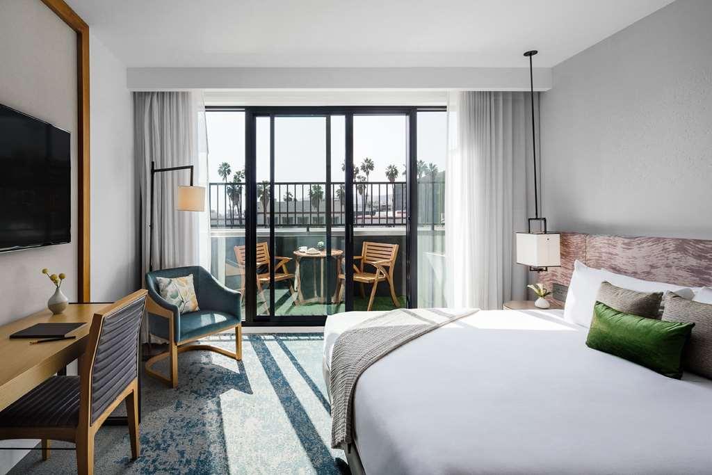 Dream Hollywood Hotel *