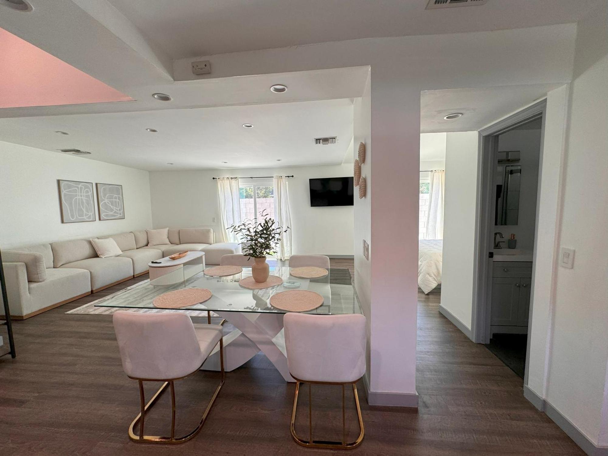 Villa Fully Remodeled 1-bedroom House With Massive Yard *