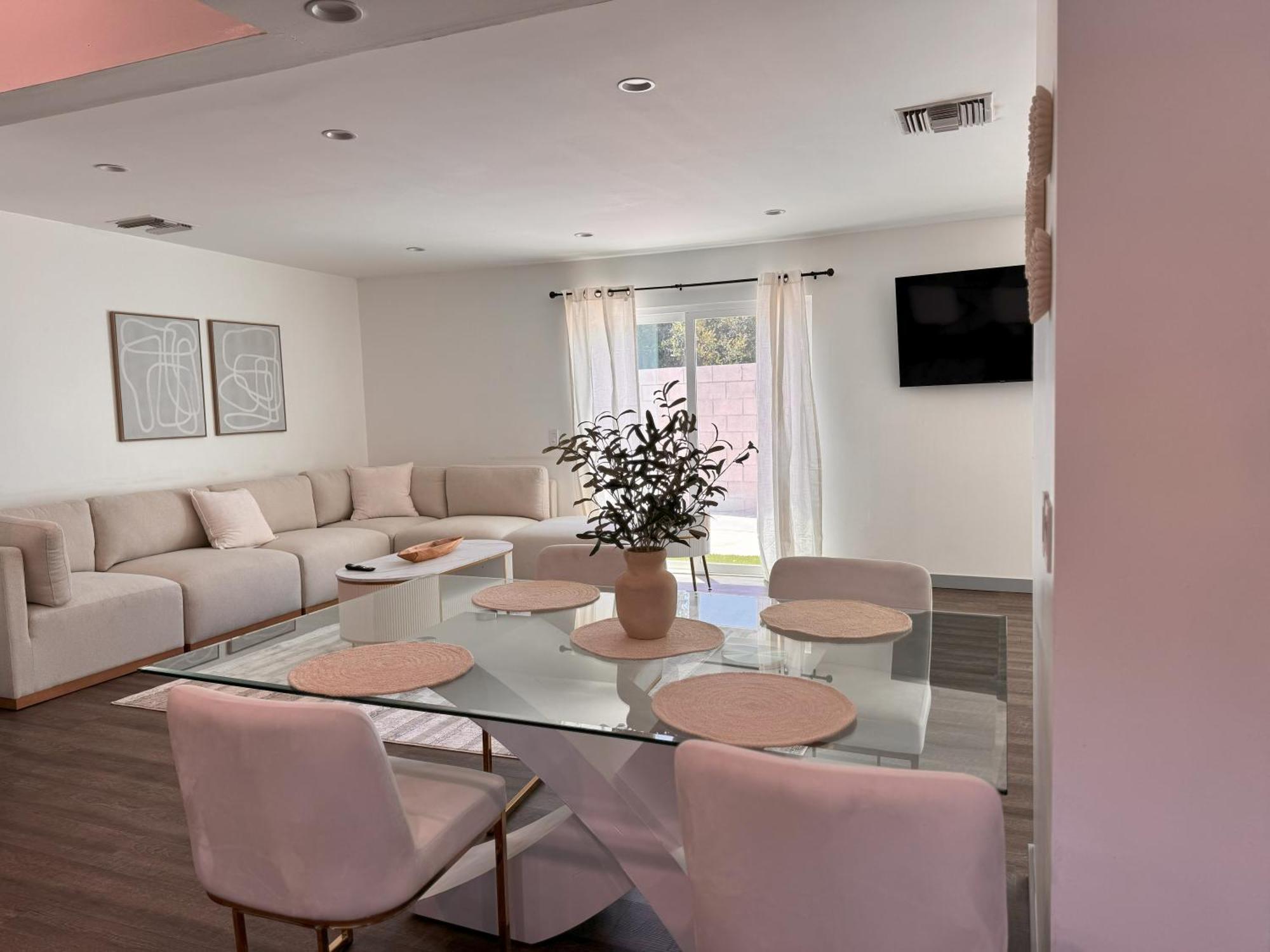 Fully Remodeled 1-bedroom House With Massive Yard * Los Angeles