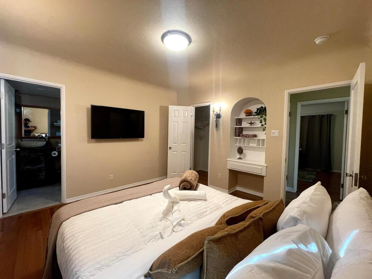 Rustic 3br 2ba La Near Lax Apartment *