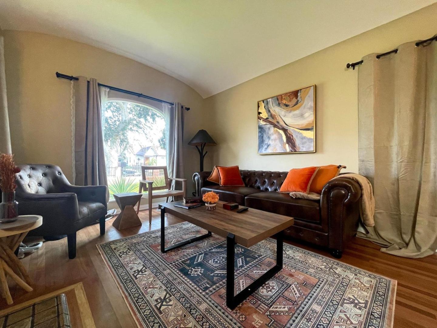 Rustic 3br 2ba La Near Lax