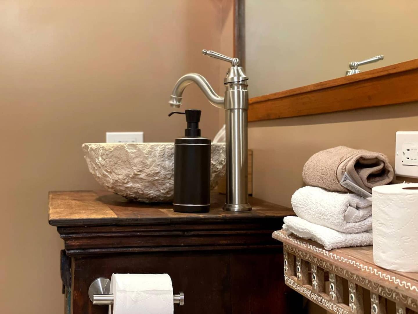 Rustic 3br 2ba La Near Lax