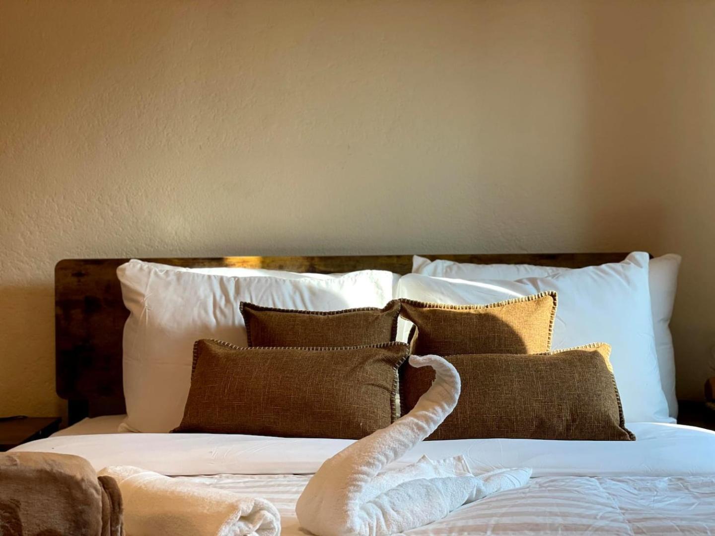 Apartment Rustic 3br 2ba La Near Lax *