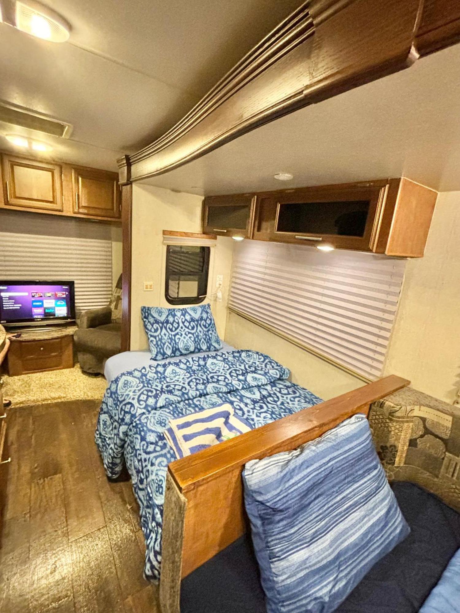 In Modern Rv Trailer * Los Angeles