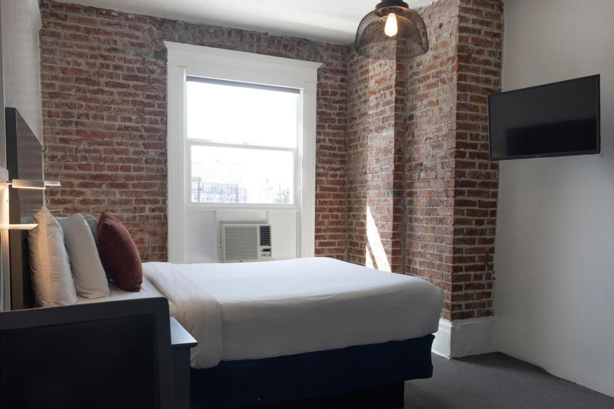 American Hotel 2*