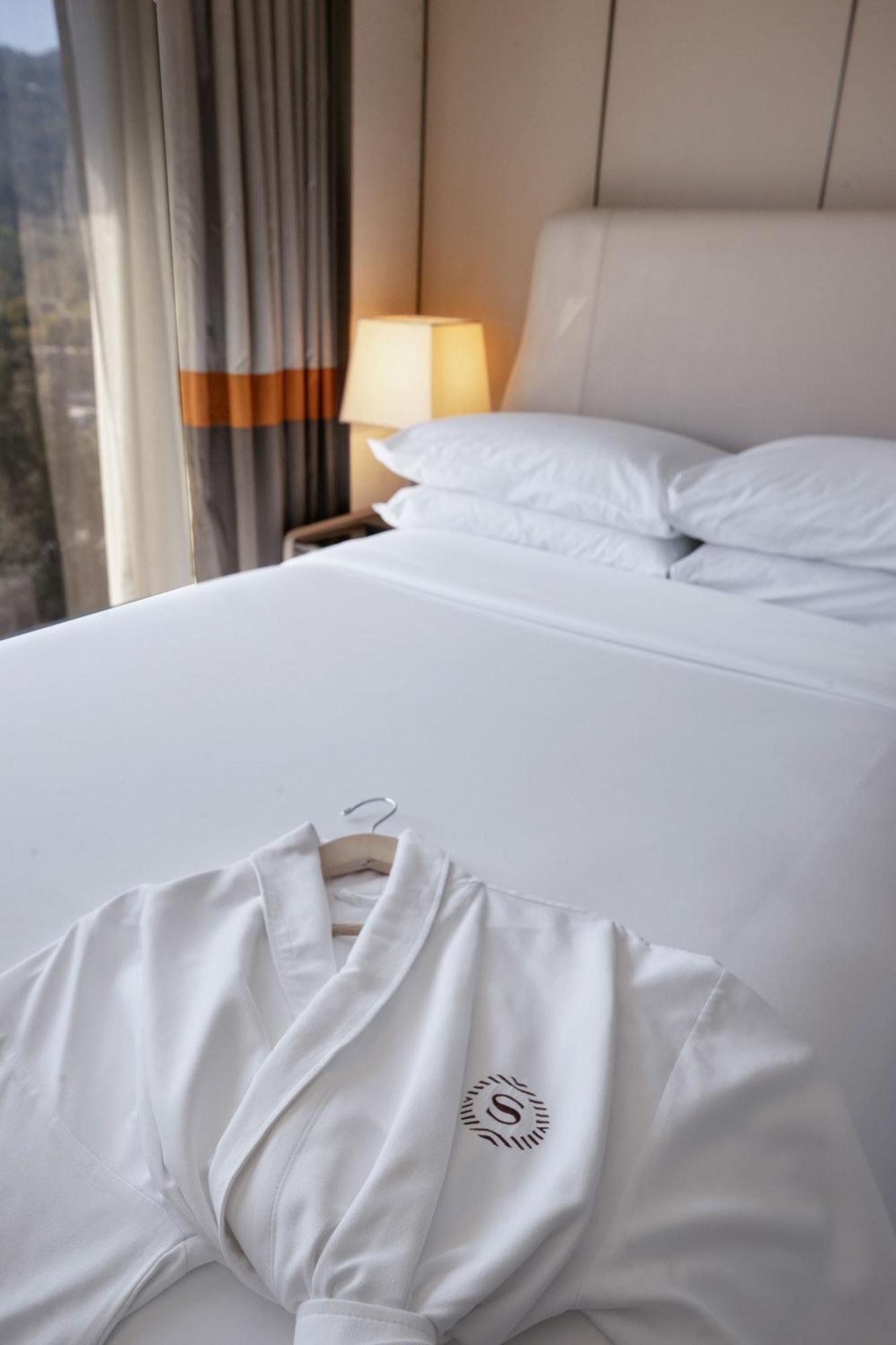 Sheraton Universal Hotel 4*