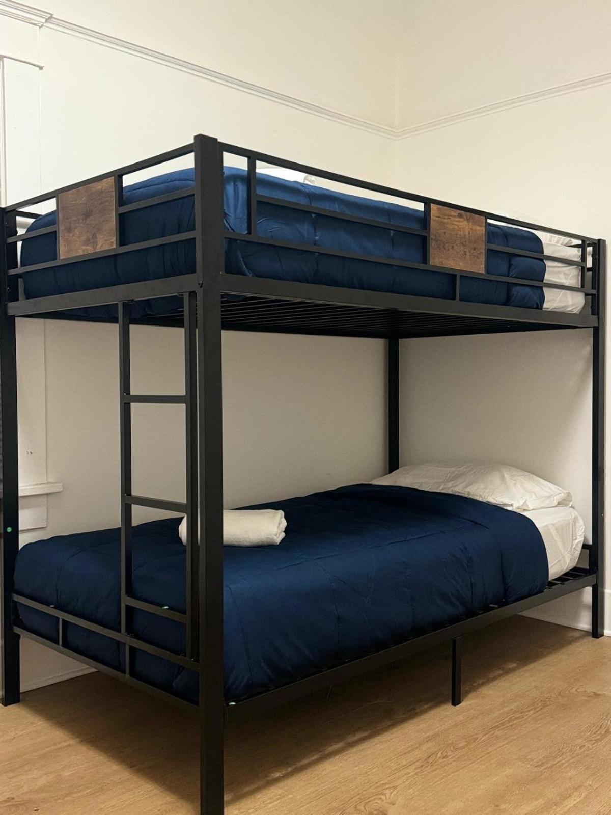 Hostel White House