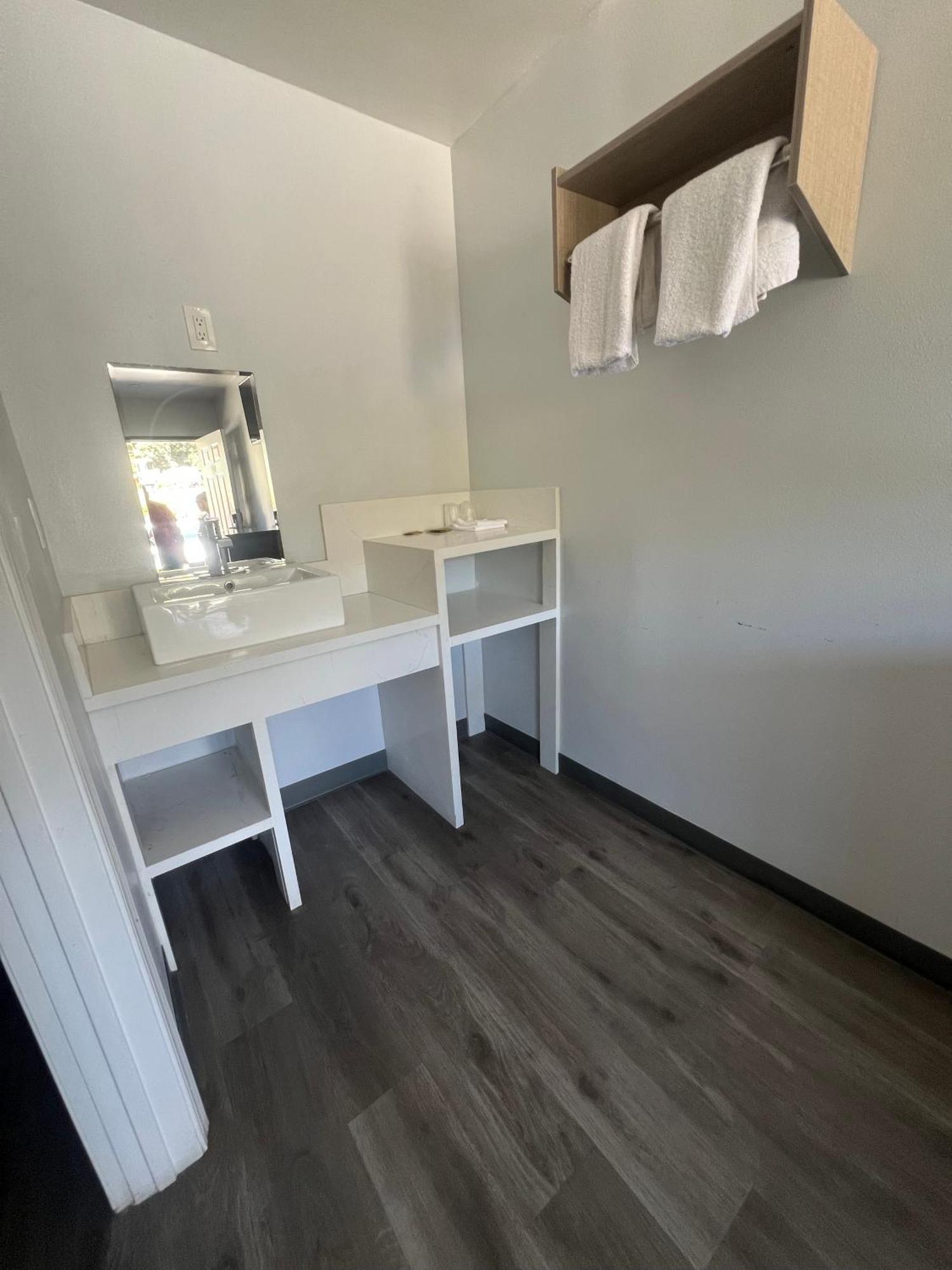 Eastsider -downtown La New * Los Angeles