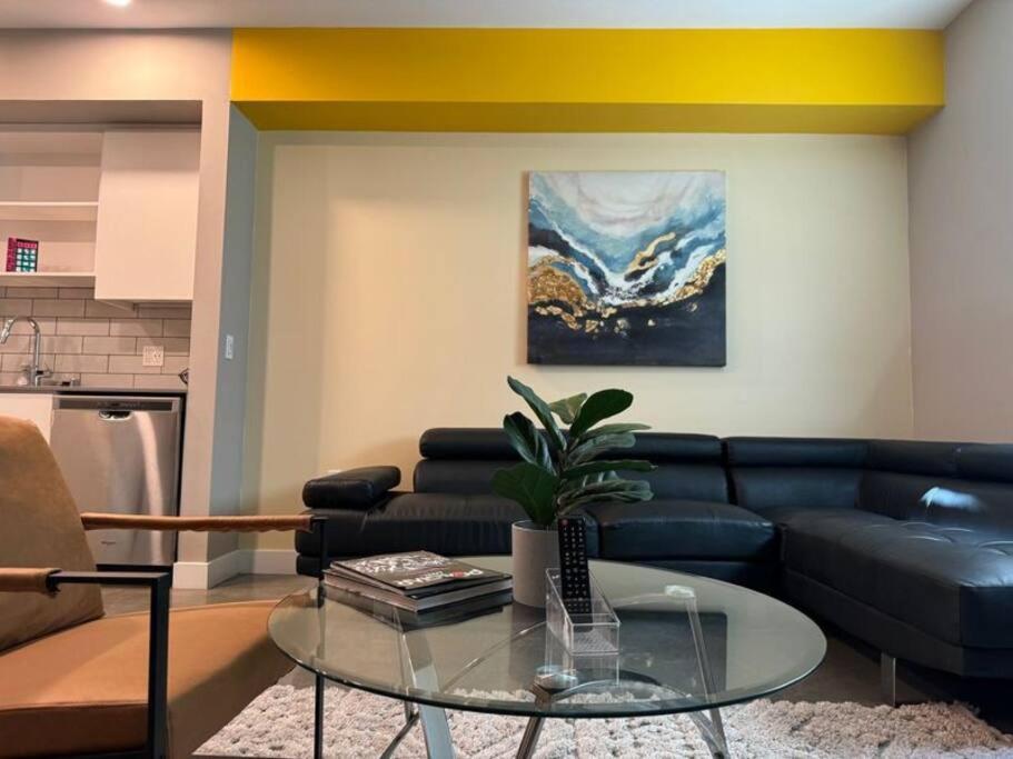 Spacious And Modern 3 Bedroom 2 Unit Apartment *