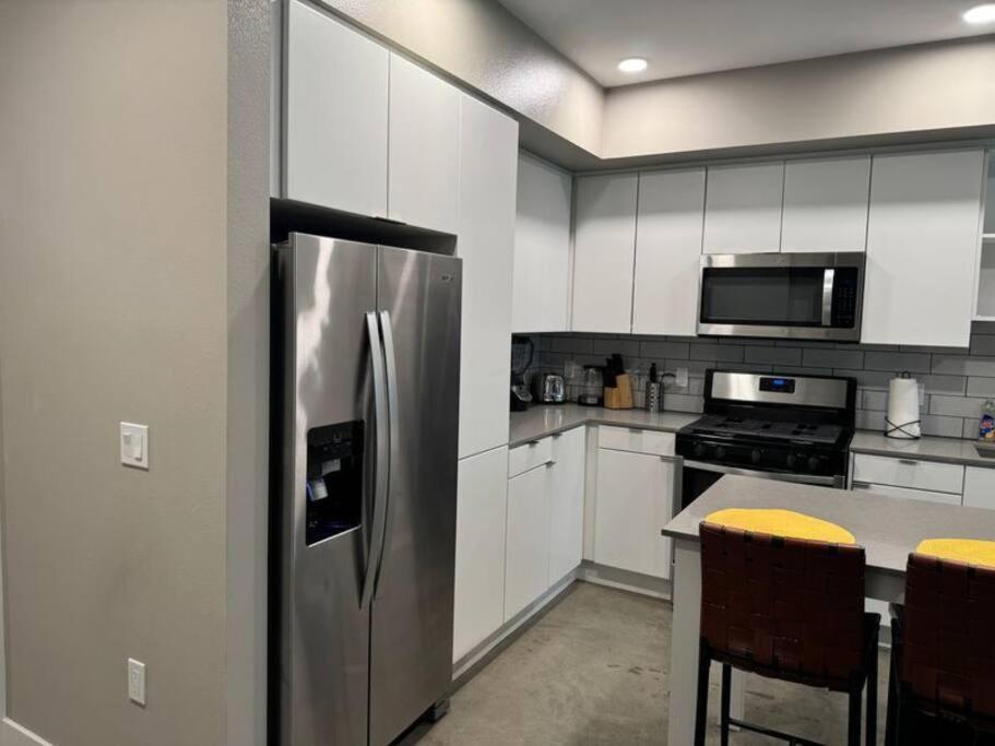 Spacious And Modern 3 Bedroom 2 Unit Apartment